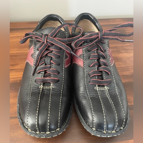 Vintage Born Black and Burgundy Leather Bowling Shoes - Picture 2 of 9